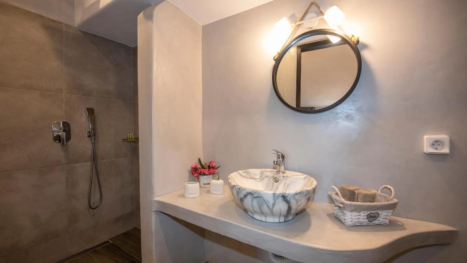 Myrsini'S Luxury Suites Merchia Mykonos Town 0*,