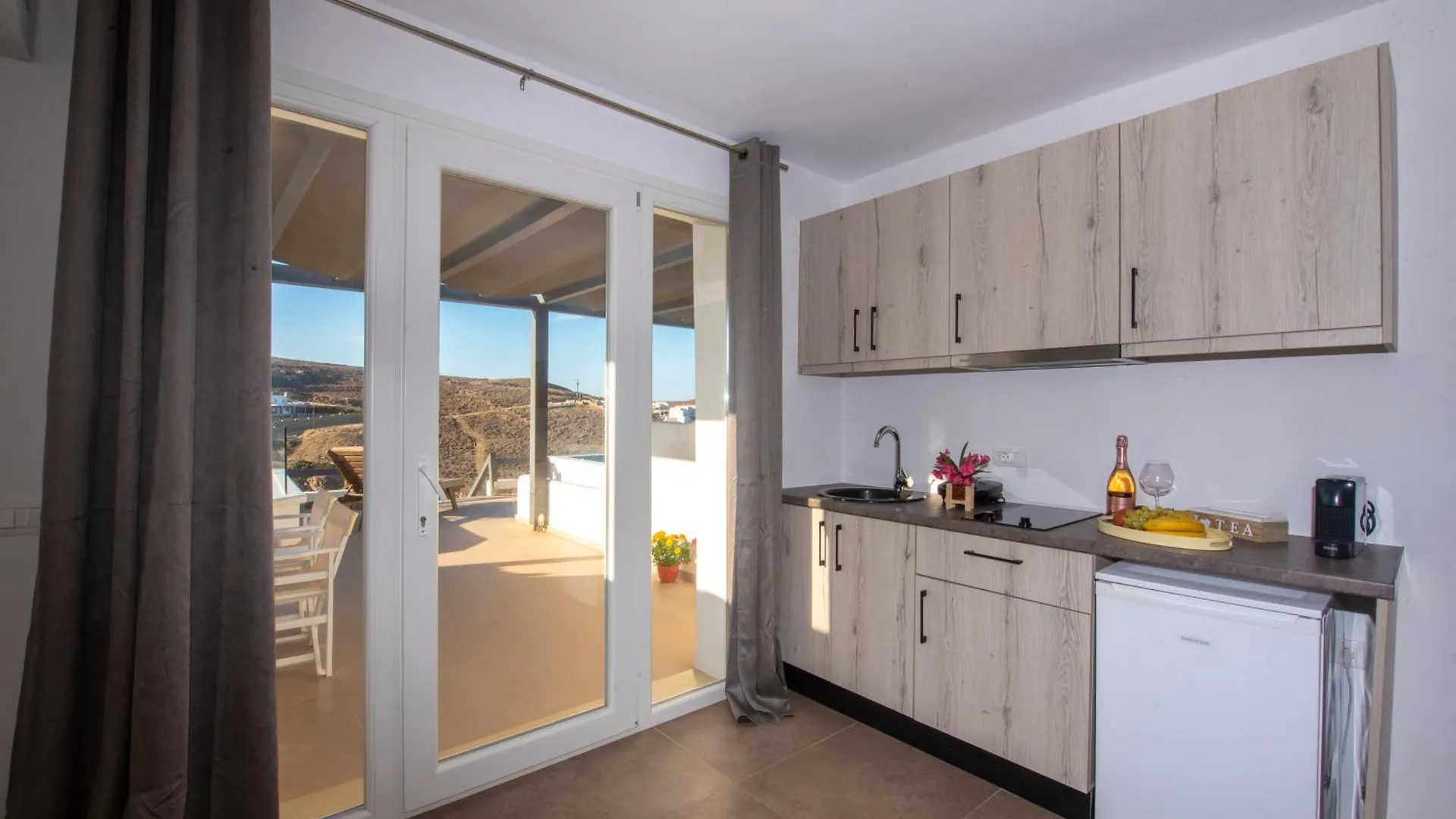 Myrsini'S Luxury Suites Merchia Mykonos Town 0*,
